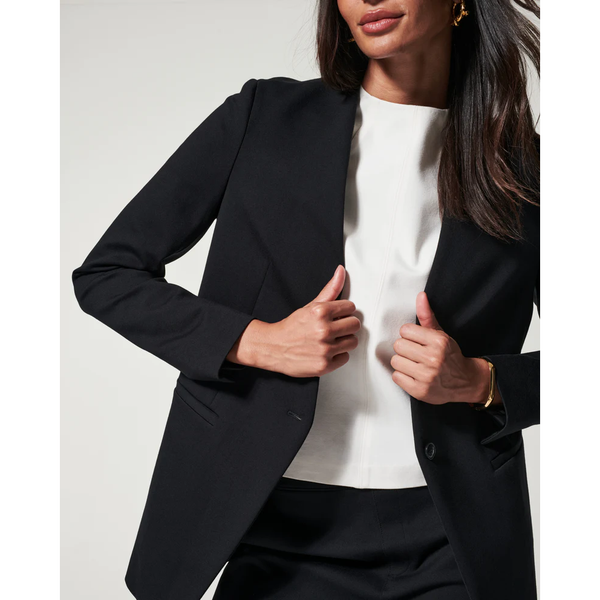 Oversized blazers?! Believe the hype! - Awed by Monica